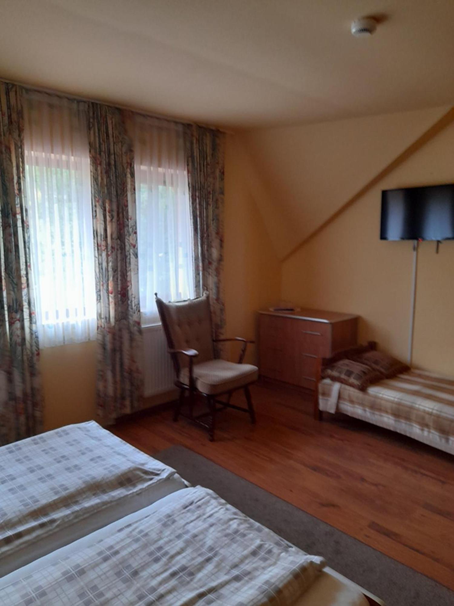 Panzio Anett Bed & Breakfast Pietroasa  Екстериор снимка