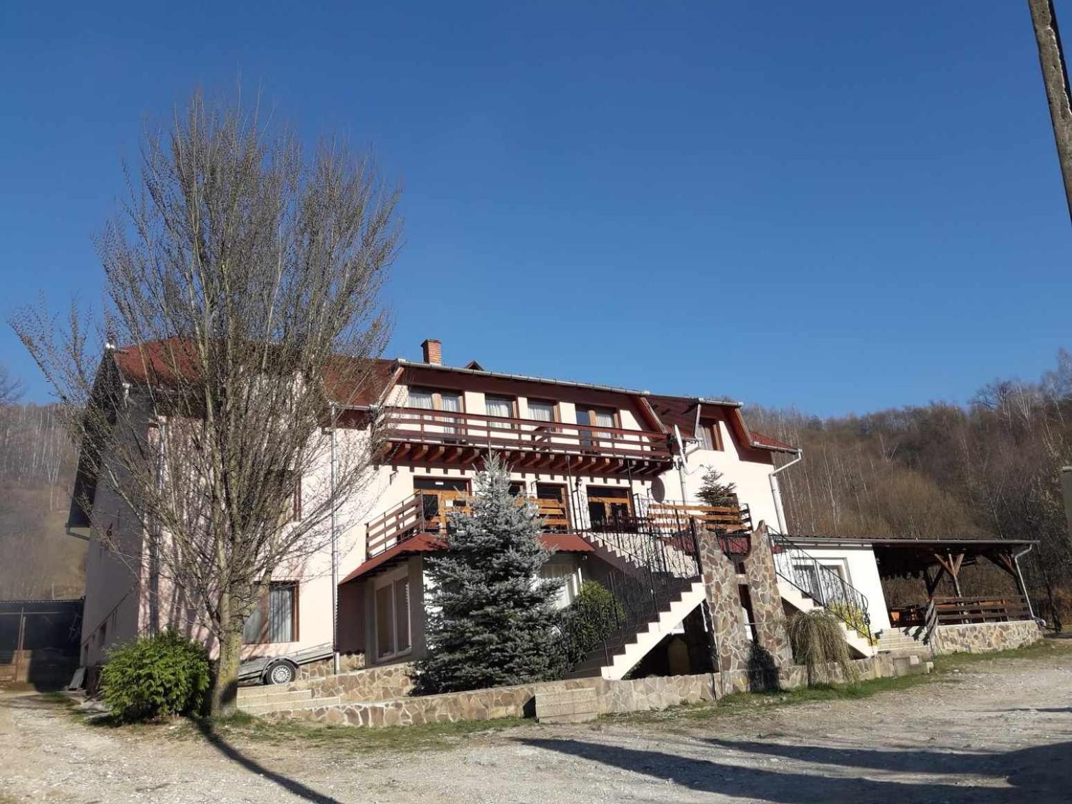 Panzio Anett Bed & Breakfast Pietroasa  Екстериор снимка